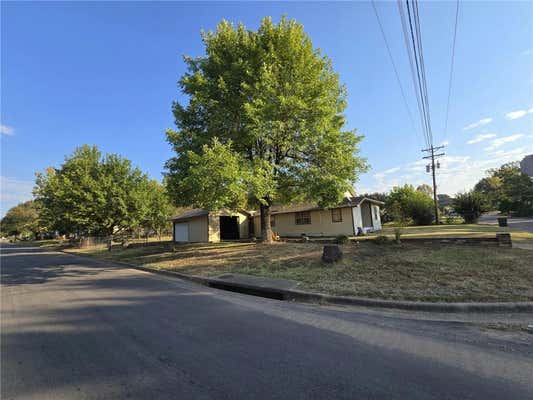 301 E BRADFORD ST, HEARNE, TX 77859 - Image 1