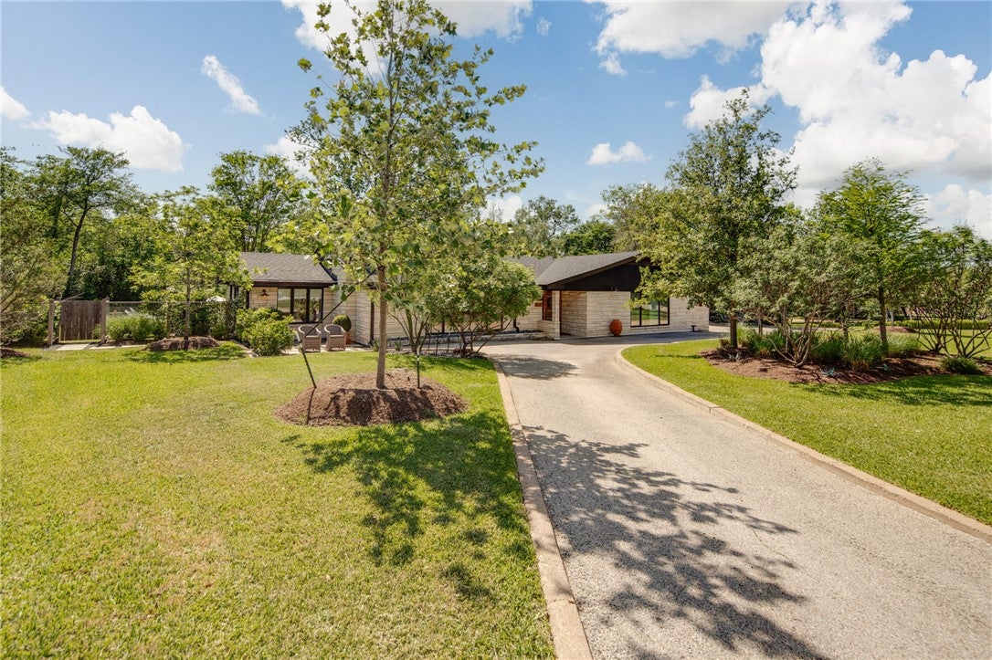 Bryan, Texas, 77802, United States, 3 Bedrooms Bedrooms, ,4 BathroomsBathrooms,Residential,Contingent,1798007