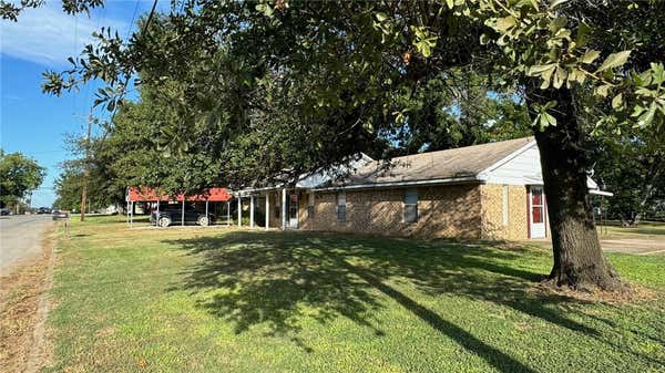 301 W DECHERD ST, FRANKLIN, TX 77856 - Image 1