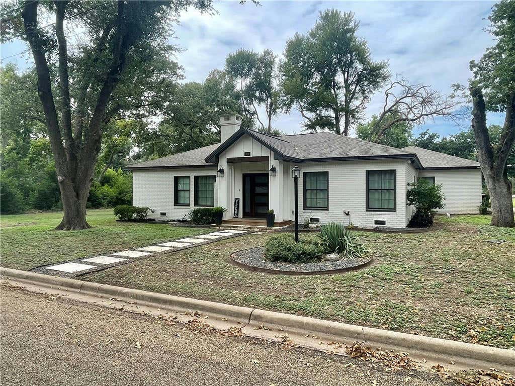 1806 N HARDING AVE, CAMERON, TX 76520, photo 1 of 36