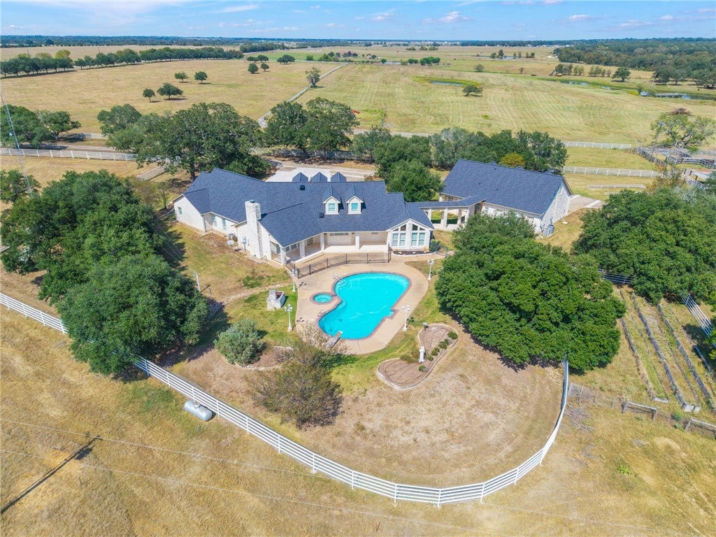 Bryan, Texas, 77808, United States, 6 Bedrooms Bedrooms, ,8 BathroomsBathrooms,Residential,Active,1960115