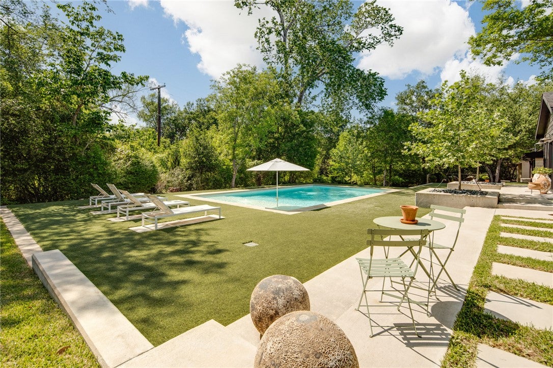 Bryan, Texas, 77802, United States, 3 Bedrooms Bedrooms, ,4 BathroomsBathrooms,Residential,Contingent,1798007
