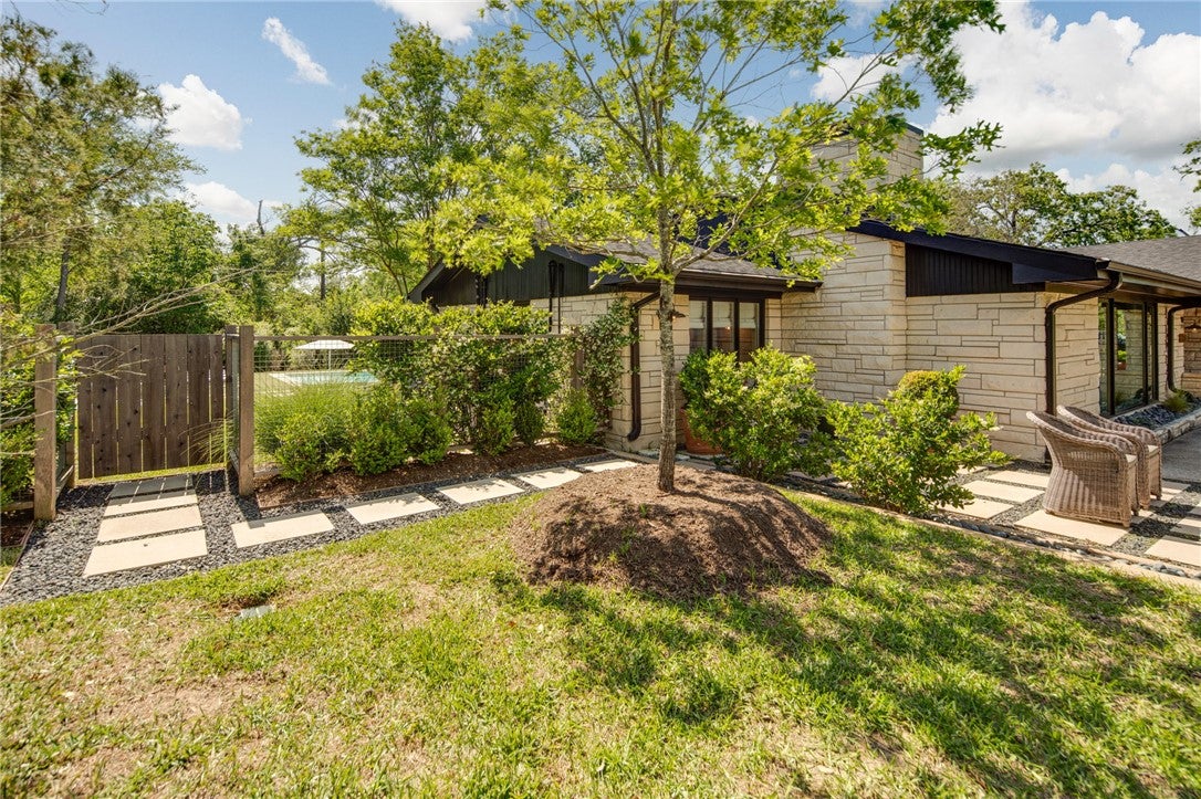 Bryan, Texas, 77802, United States, 3 Bedrooms Bedrooms, ,4 BathroomsBathrooms,Residential,Contingent,1798007