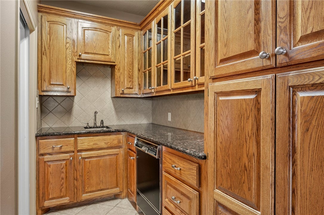 Bryan, Texas, 77808, United States, 6 Bedrooms Bedrooms, ,8 BathroomsBathrooms,Residential,Active,1959934