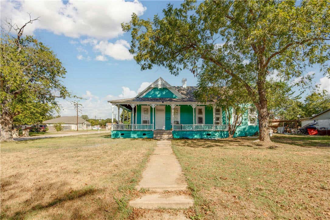 610 W DAVIS ST, HEARNE, TX 77859, photo 1 of 19