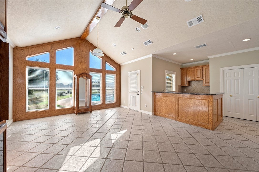 Bryan, Texas, 77808, United States, 6 Bedrooms Bedrooms, ,8 BathroomsBathrooms,Residential,Active,1959934