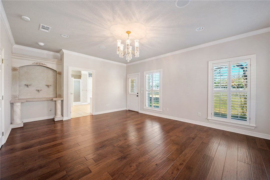 Bryan, Texas, 77808, United States, 6 Bedrooms Bedrooms, ,8 BathroomsBathrooms,Residential,Active,1960115