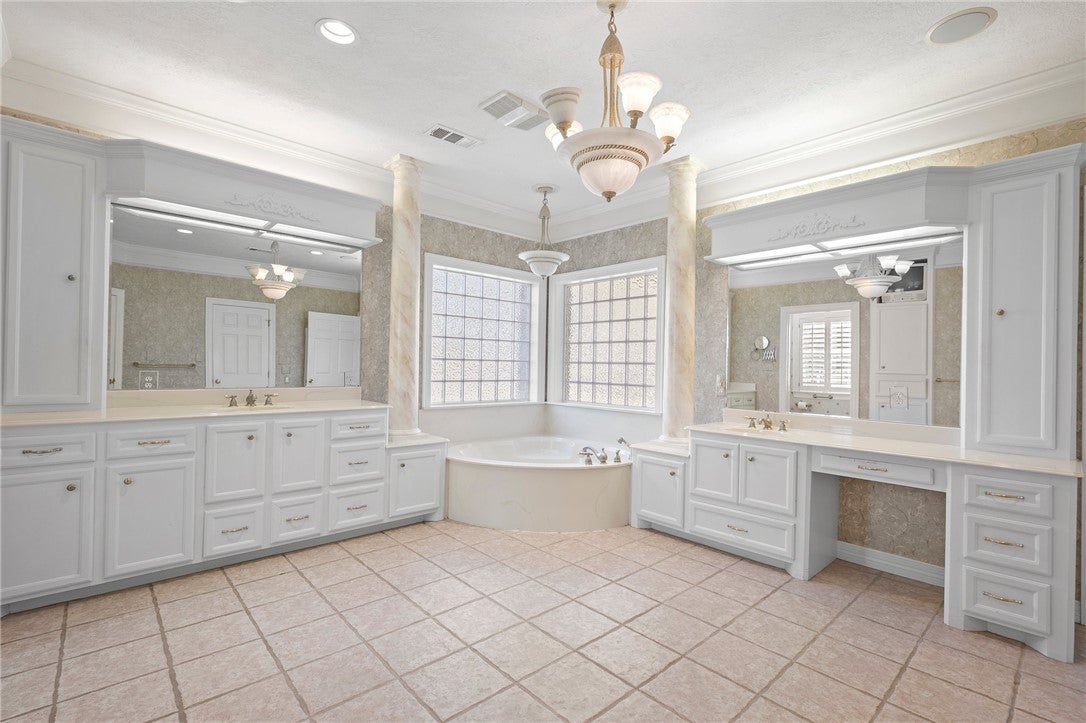 Bryan, Texas, 77808, United States, 6 Bedrooms Bedrooms, ,8 BathroomsBathrooms,Residential,Active,1960115