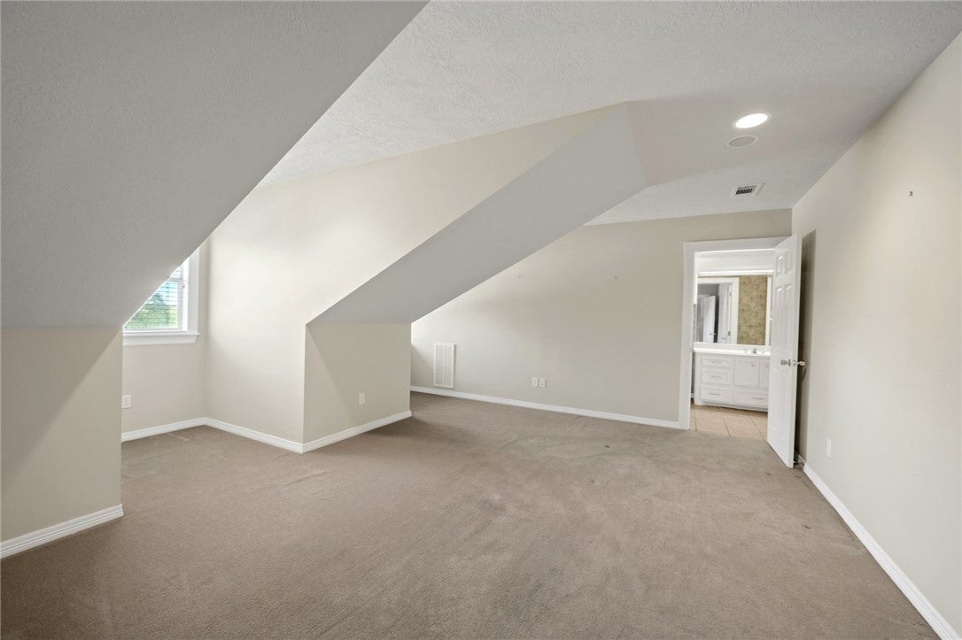 Bryan, Texas, 77808, United States, 6 Bedrooms Bedrooms, ,8 BathroomsBathrooms,Residential,Active,1959934