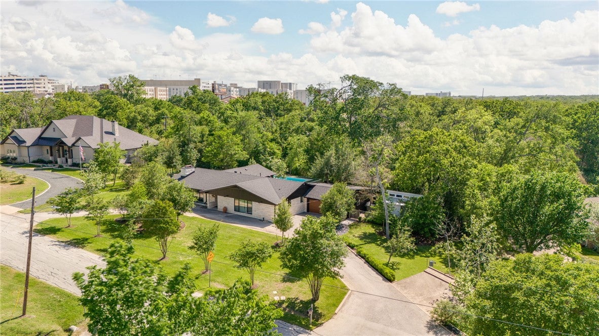 Bryan, Texas, 77802, United States, 3 Bedrooms Bedrooms, ,4 BathroomsBathrooms,Residential,Contingent,1798007