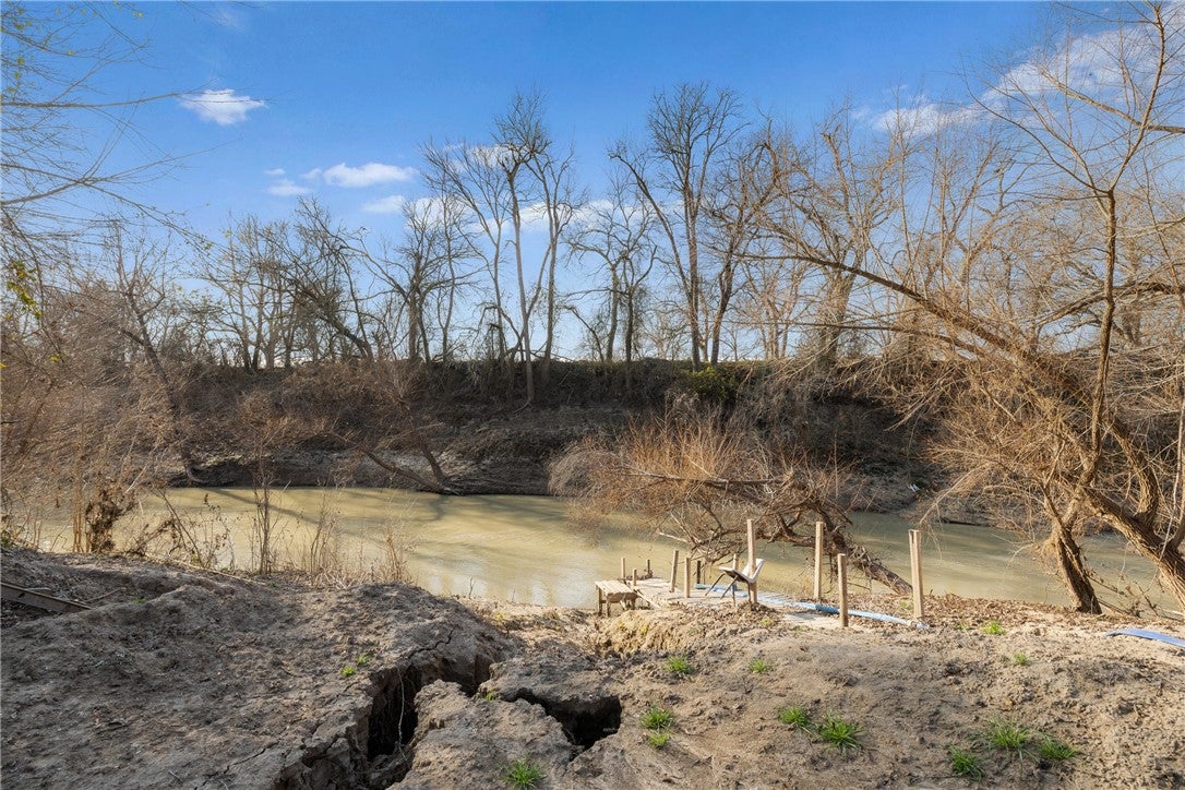 Cameron, Texas, 76520, United States, 5 Bedrooms Bedrooms, ,4 BathroomsBathrooms,Residential,Active,1898025