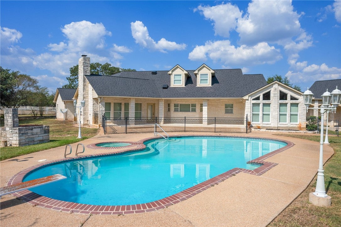 Bryan, Texas, 77808, United States, 6 Bedrooms Bedrooms, ,8 BathroomsBathrooms,Residential,Active,1959934