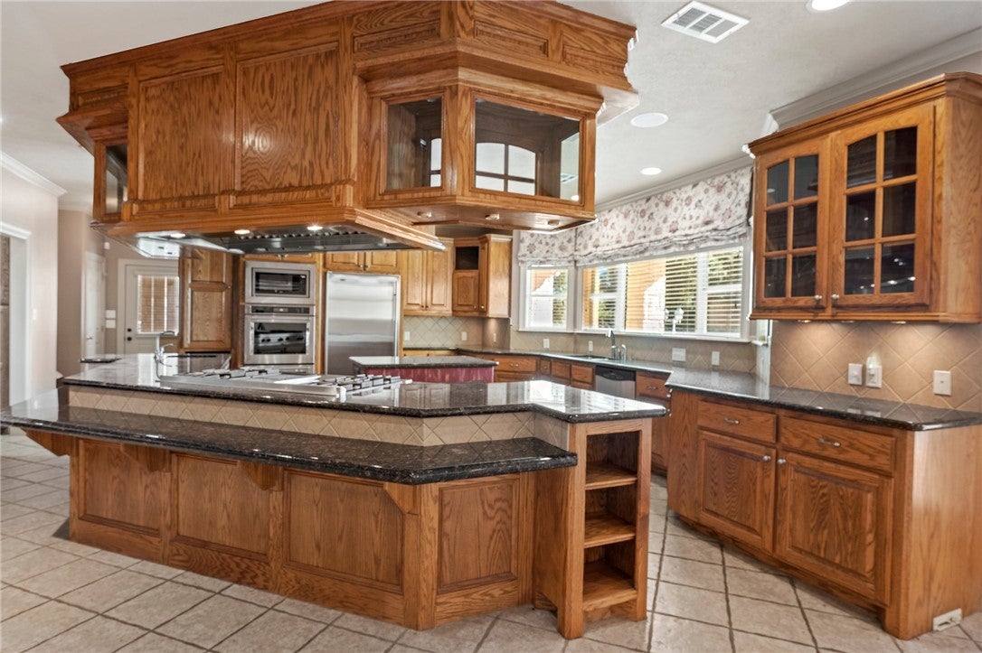 Bryan, Texas, 77808, United States, 6 Bedrooms Bedrooms, ,8 BathroomsBathrooms,Residential,Active,1959934