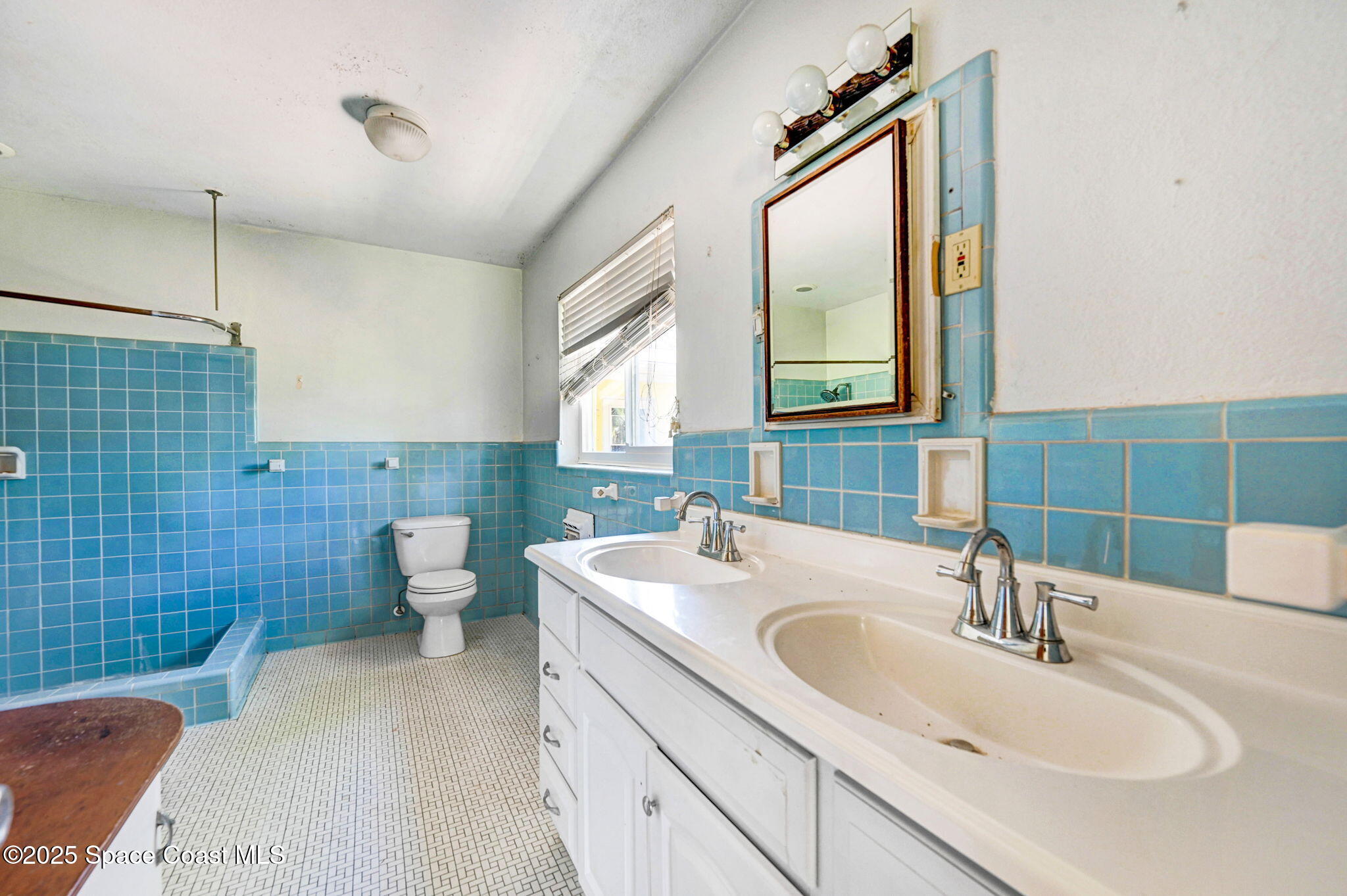 Indialantic, Florida, 32903, United States, 3 Bedrooms Bedrooms, ,2 BathroomsBathrooms,Residential,Active,1999941