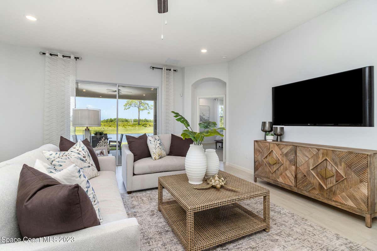 6933 AGATE DR, GRANT VALKARIA, FL 32949 Single Family Residence 