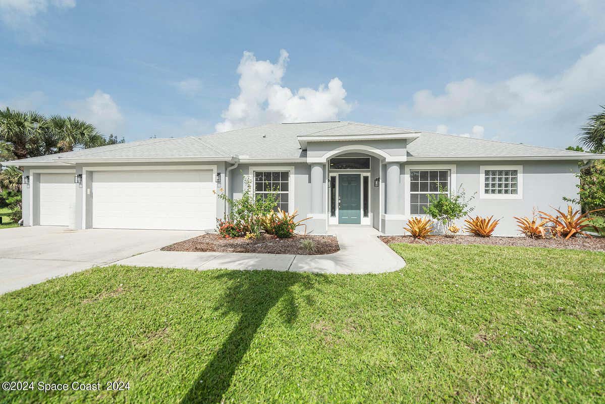 5870 TREASURE LN, GRANT, FL 32949, photo 1 of 31