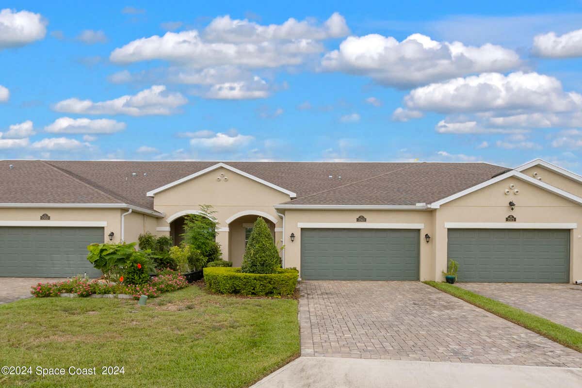 7563 LOREN COVE DR, MELBOURNE, FL 32940, photo 1 of 48