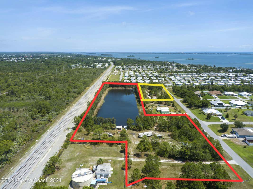 8770 SEVENTH AVE, SEBASTIAN, FL 32976, photo 1 of 10