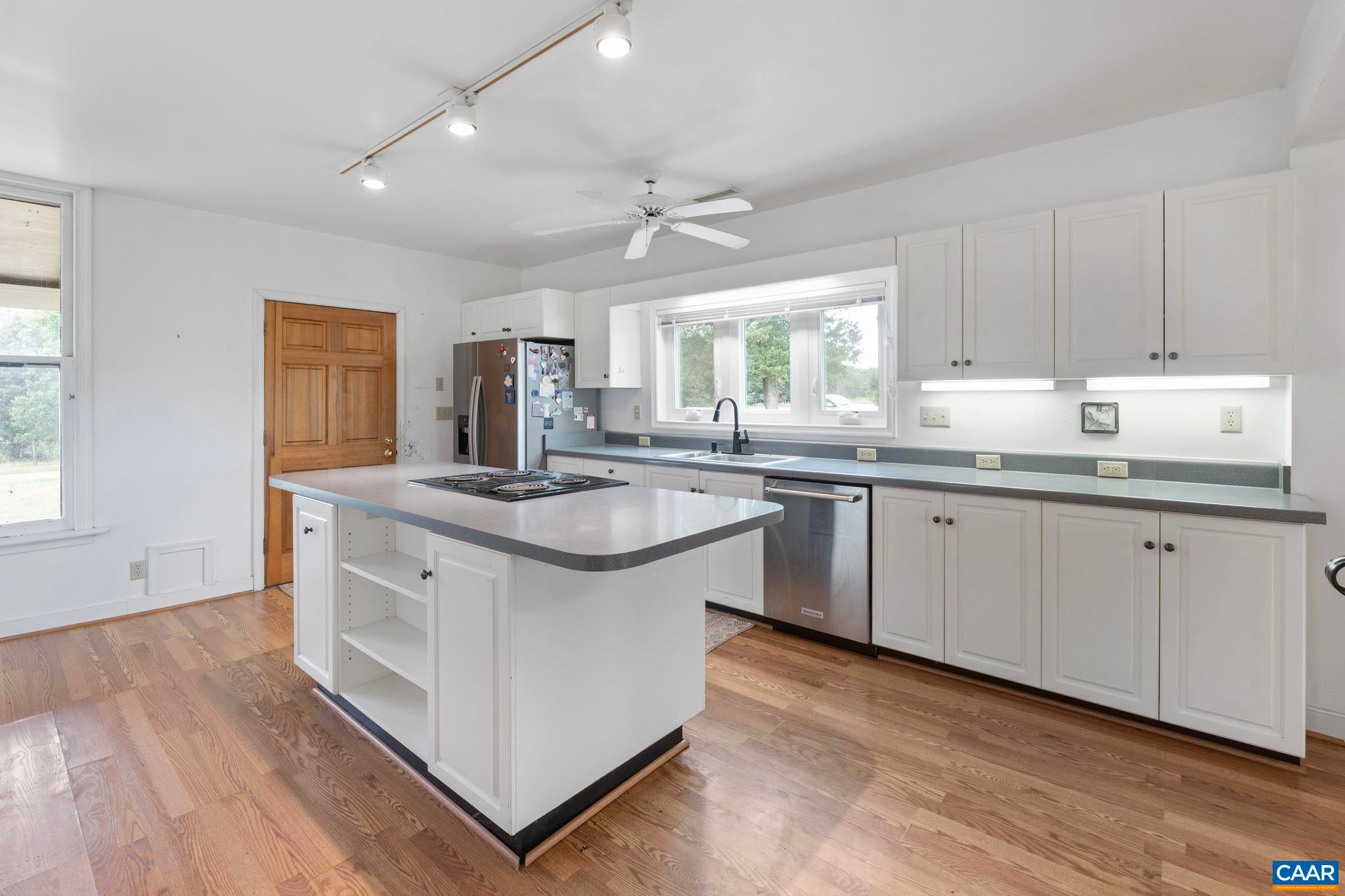 Howardsville, Virginia, 24562, United States, 2 Bedrooms Bedrooms, ,2 BathroomsBathrooms,Residential,Active,1952295