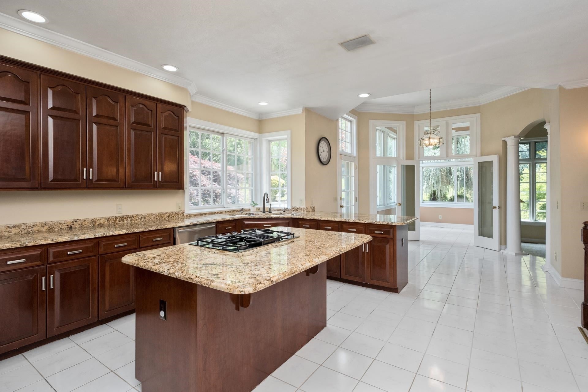 Rockingham, Virginia, 22801, United States, 5 Bedrooms Bedrooms, ,4 BathroomsBathrooms,Residential,Active,1852694