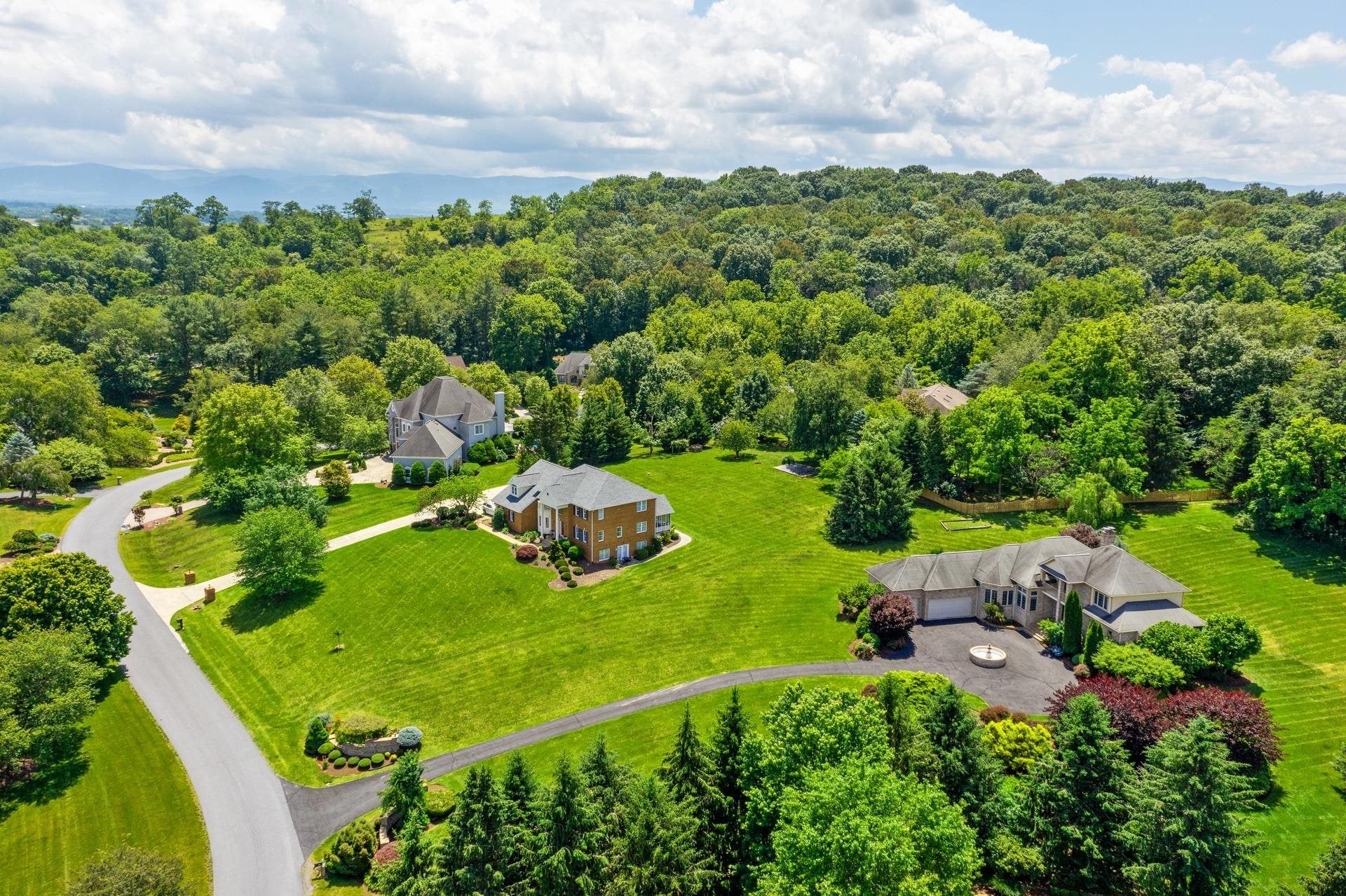 Rockingham, Virginia, 22801, United States, 5 Bedrooms Bedrooms, ,4 BathroomsBathrooms,Residential,Active,1852694