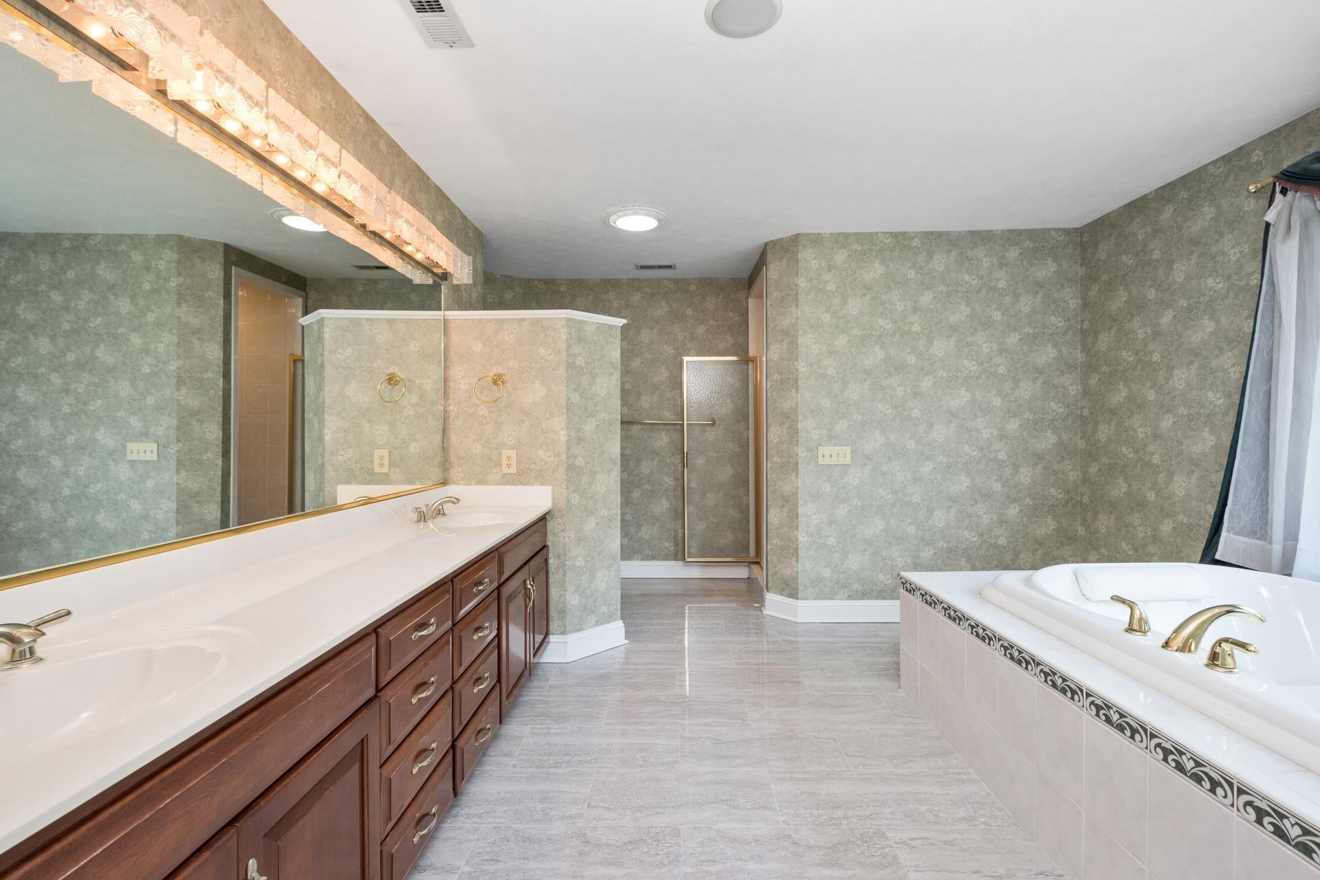 Rockingham, Virginia, 22801, United States, 5 Bedrooms Bedrooms, ,4 BathroomsBathrooms,Residential,Active,1973274