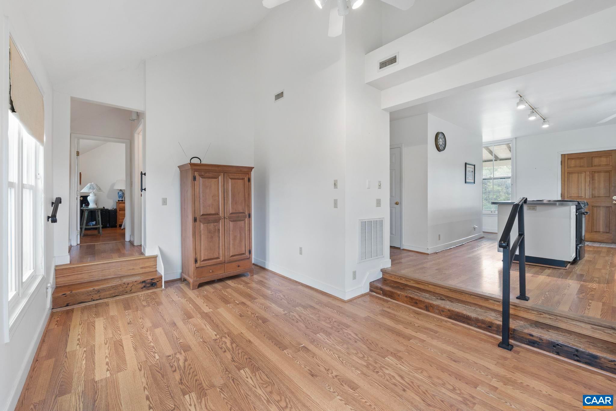 Howardsville, Virginia, 24562, United States, 2 Bedrooms Bedrooms, ,2 BathroomsBathrooms,Residential,Active,1952295