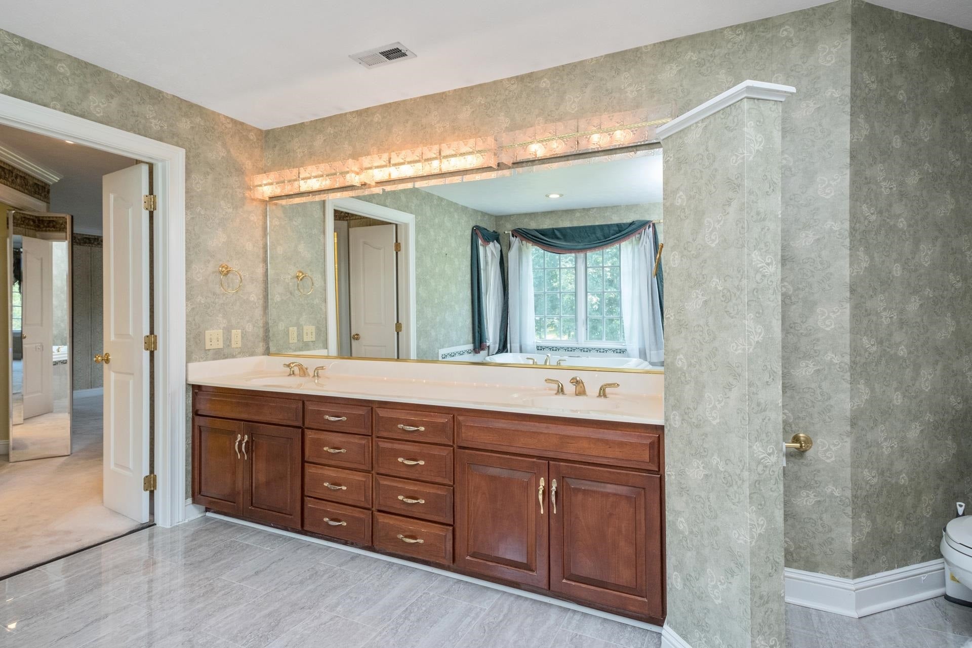 Rockingham, Virginia, 22801, United States, 5 Bedrooms Bedrooms, ,4 BathroomsBathrooms,Residential,Active,1973274