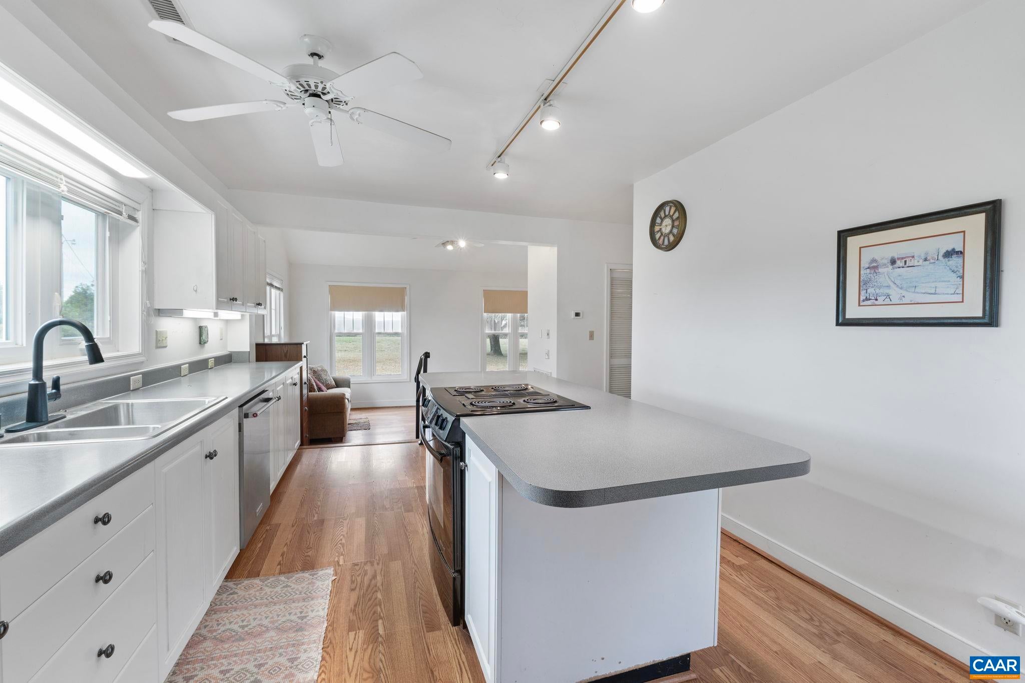 Howardsville, Virginia, 24562, United States, 2 Bedrooms Bedrooms, ,2 BathroomsBathrooms,Residential,Active,1952295