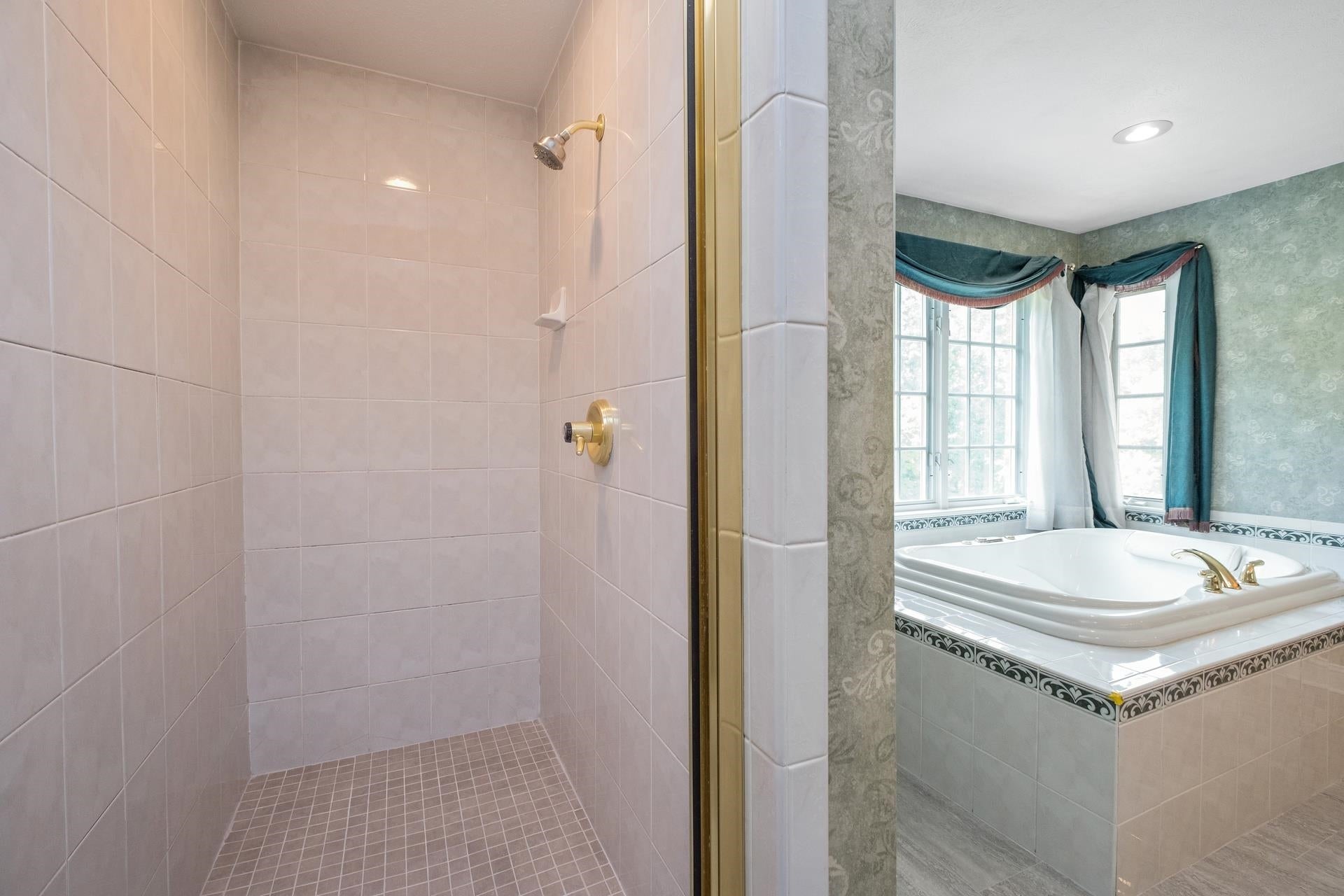 Rockingham, Virginia, 22801, United States, 5 Bedrooms Bedrooms, ,4 BathroomsBathrooms,Residential,Active,1852694