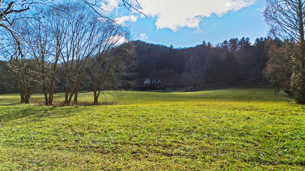 Franklin, North Carolina, 28734, United States, 3 Bedrooms Bedrooms, ,4 BathroomsBathrooms,Residential,Active,2007026