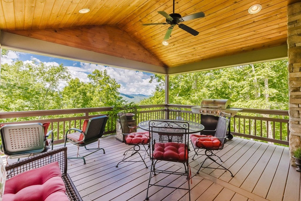 Bryson City, North Carolina, 28713, United States, 4 Bedrooms Bedrooms, ,4 BathroomsBathrooms,Residential,Active,1941145
