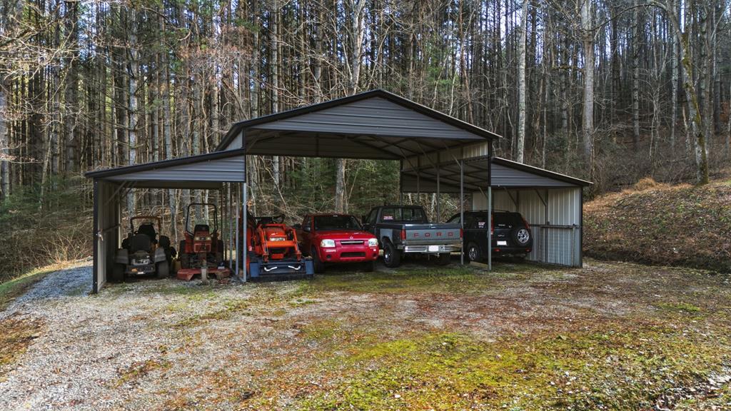 Franklin, North Carolina, 28734, United States, 3 Bedrooms Bedrooms, ,4 BathroomsBathrooms,Residential,Active,2007026