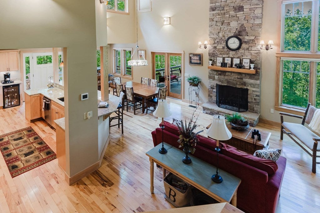 Bryson City, North Carolina, 28713, United States, 4 Bedrooms Bedrooms, ,4 BathroomsBathrooms,Residential,Active,1941145