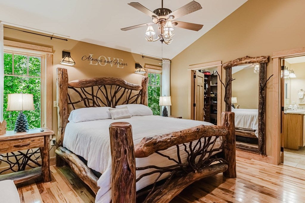 Bryson City, North Carolina, 28713, United States, 4 Bedrooms Bedrooms, ,4 BathroomsBathrooms,Residential,Active,1941145