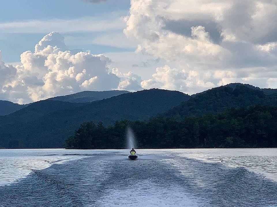 Topton, North Carolina, 28781, United States, 3 Bedrooms Bedrooms, ,4 BathroomsBathrooms,Residential,Active,2007166