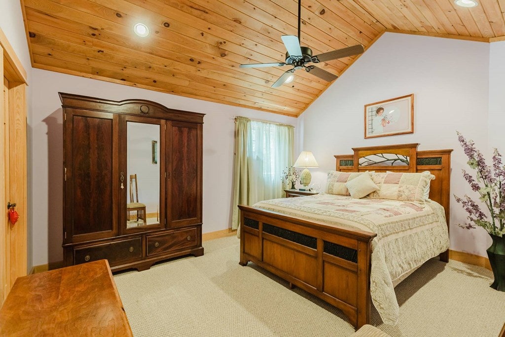 Bryson City, North Carolina, 28713, United States, 4 Bedrooms Bedrooms, ,4 BathroomsBathrooms,Residential,Active,1941145