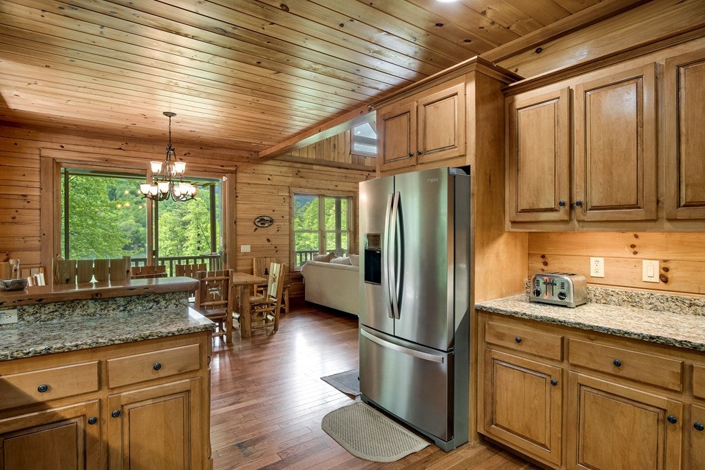 Topton, North Carolina, 28781, United States, 3 Bedrooms Bedrooms, ,4 BathroomsBathrooms,Residential,Active,2007166