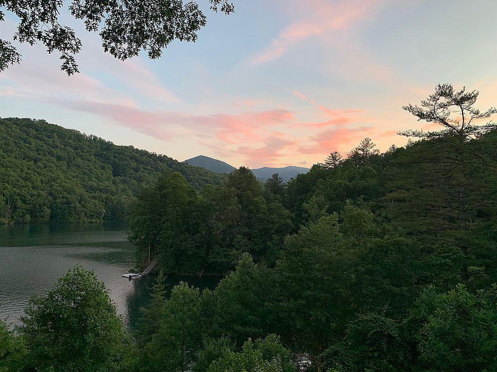 Topton, North Carolina, 28781, United States, 3 Bedrooms Bedrooms, ,4 BathroomsBathrooms,Residential,Active,2007166