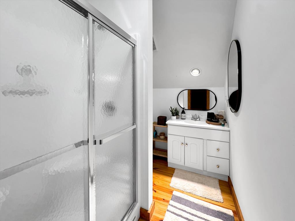 Robbinsville (Graham), North Carolina, 28771, United States, 6 Bedrooms Bedrooms, ,4 BathroomsBathrooms,Residential,Active,2006822