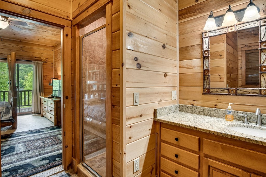 Topton, North Carolina, 28781, United States, 3 Bedrooms Bedrooms, ,4 BathroomsBathrooms,Residential,Active,2007166