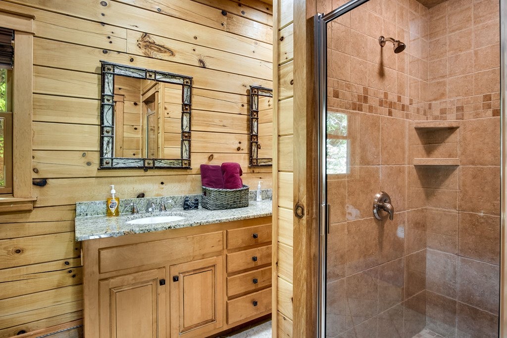 Topton, North Carolina, 28781, United States, 3 Bedrooms Bedrooms, ,4 BathroomsBathrooms,Residential,Active,2007166