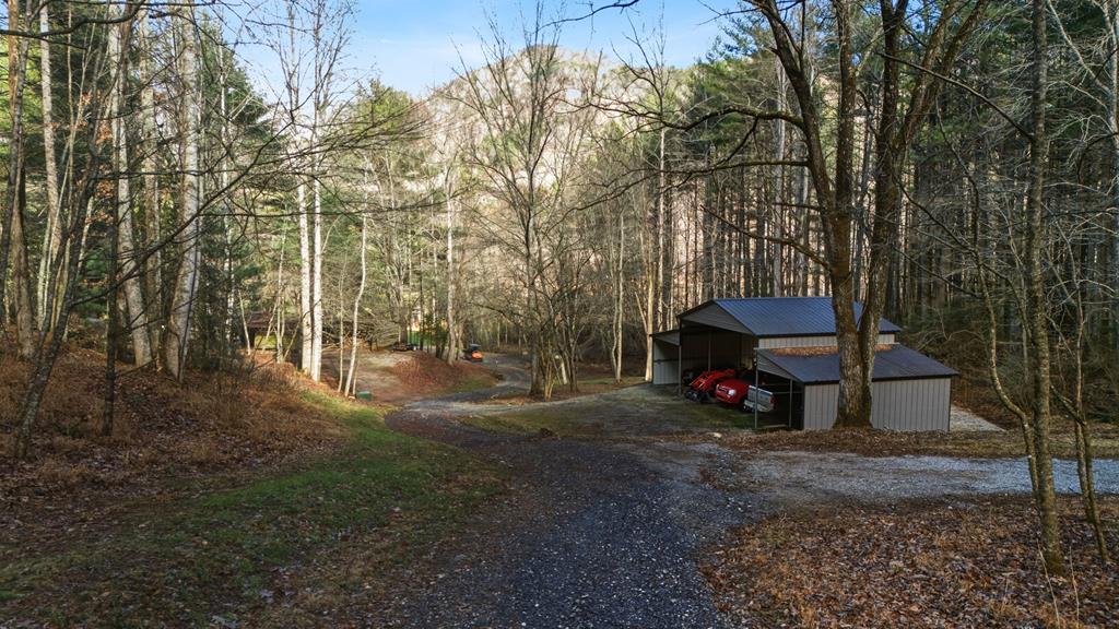 Franklin, North Carolina, 28734, United States, 3 Bedrooms Bedrooms, ,4 BathroomsBathrooms,Residential,Active,2007026