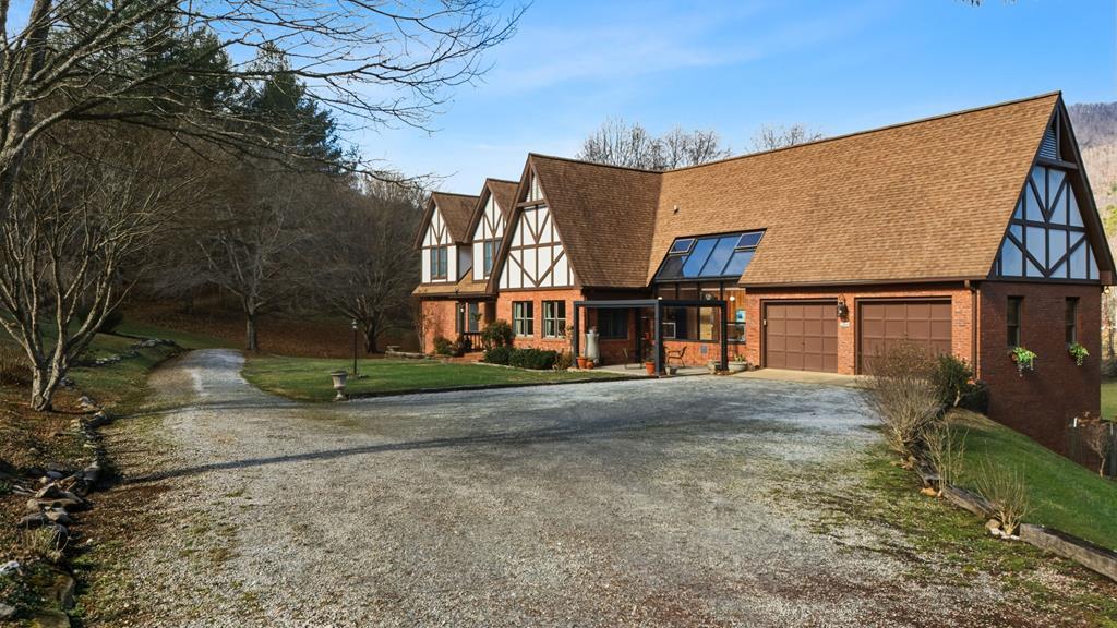 Franklin, North Carolina, 28734, United States, 3 Bedrooms Bedrooms, ,4 BathroomsBathrooms,Residential,Active,2007026