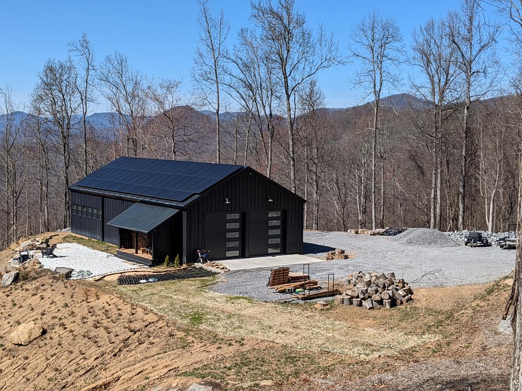 Franklin, North Carolina, 28734, United States, 2 Bedrooms Bedrooms, ,1 BathroomBathrooms,Residential,Active,1810496