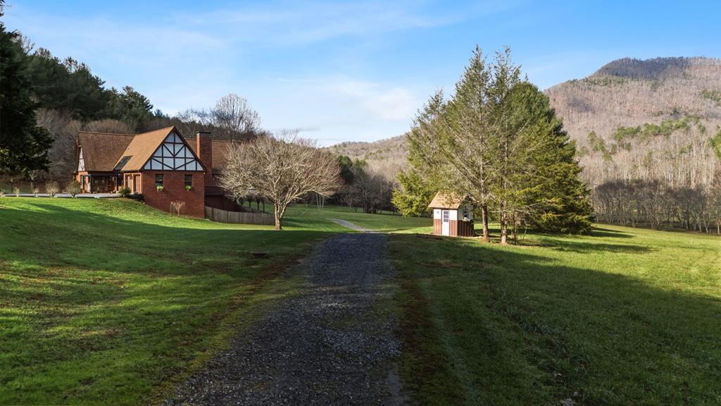 Franklin, North Carolina, 28734, United States, 3 Bedrooms Bedrooms, ,4 BathroomsBathrooms,Residential,Active,2007026