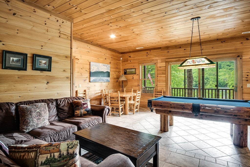 Topton, North Carolina, 28781, United States, 3 Bedrooms Bedrooms, ,4 BathroomsBathrooms,Residential,Active,2007166