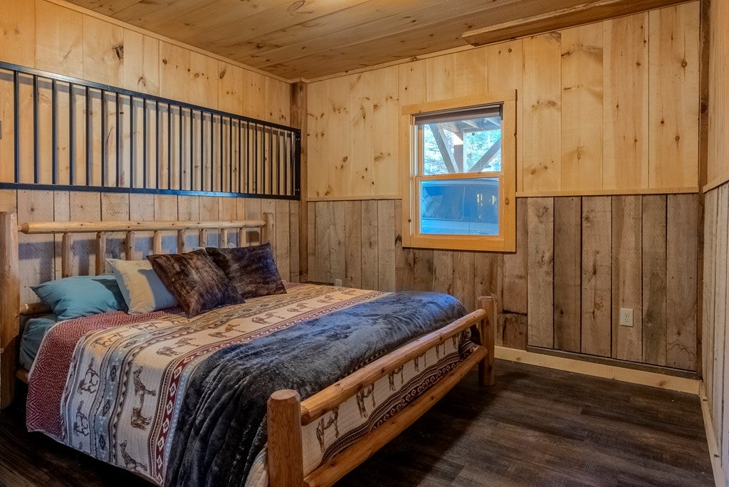 Otto, North Carolina, 28763, United States, 4 Bedrooms Bedrooms, ,6 BathroomsBathrooms,Residential,Active,2007240