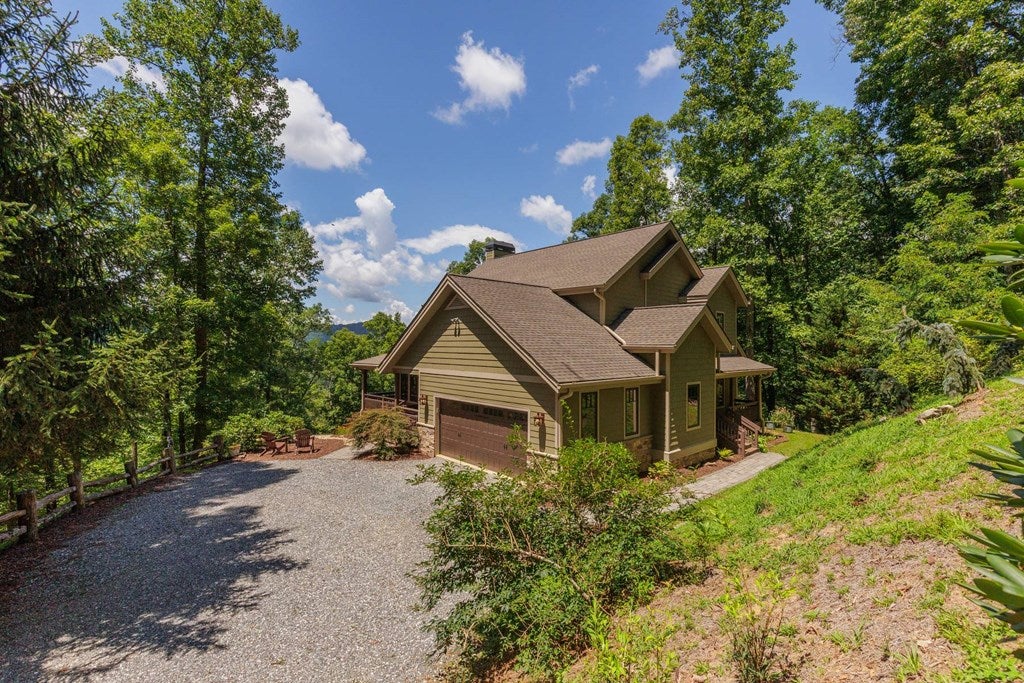 Bryson City, North Carolina, 28713, United States, 4 Bedrooms Bedrooms, ,4 BathroomsBathrooms,Residential,Active,1941145