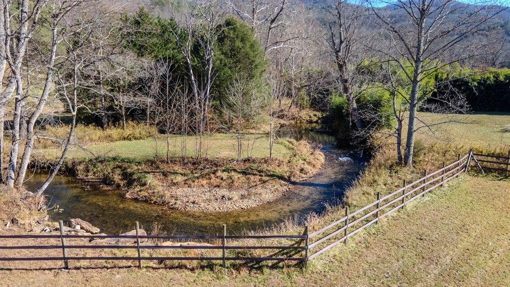 Otto, North Carolina, 28763, United States, 4 Bedrooms Bedrooms, ,6 BathroomsBathrooms,Residential,Active,2007240